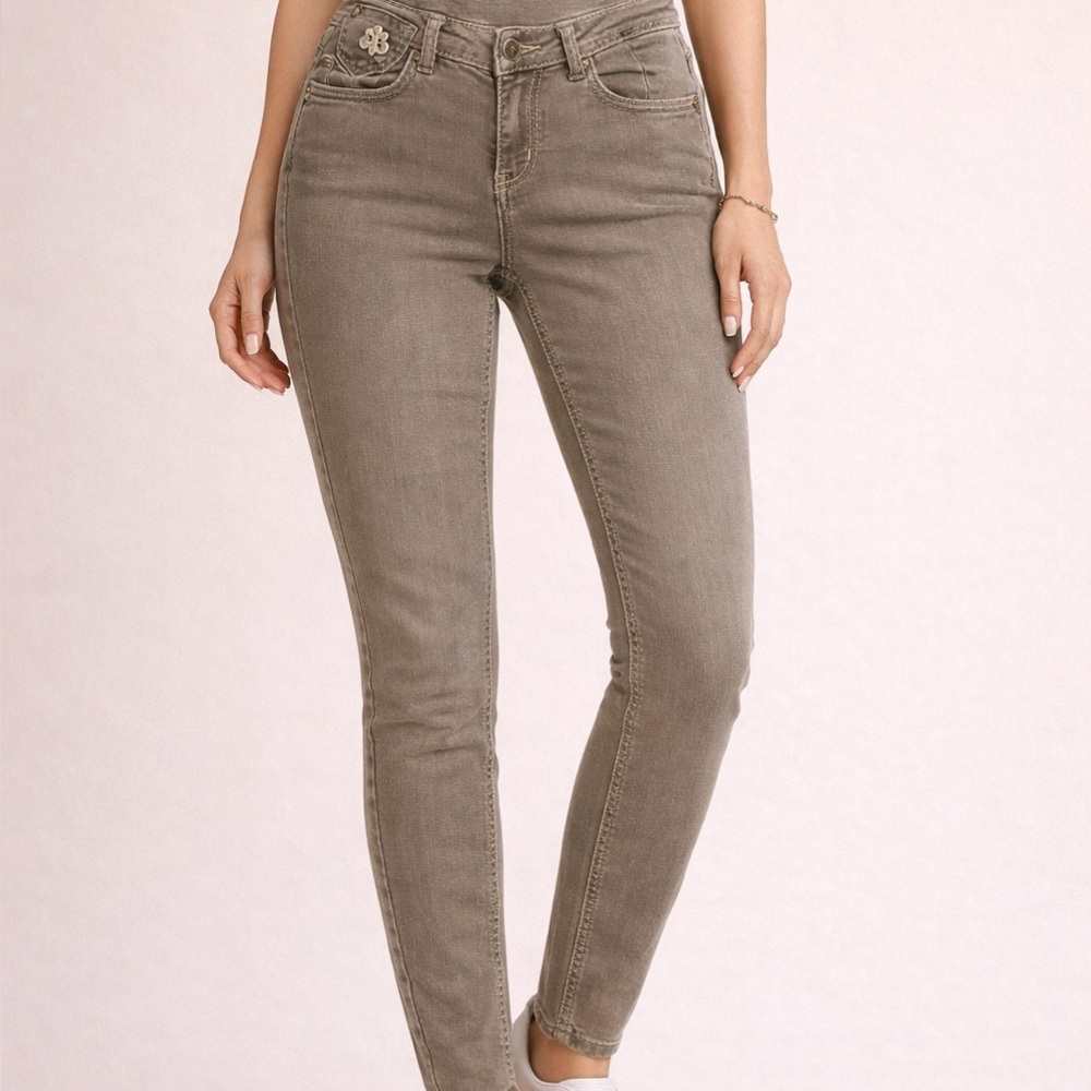 Dereon Brown Straight Leg Jeans